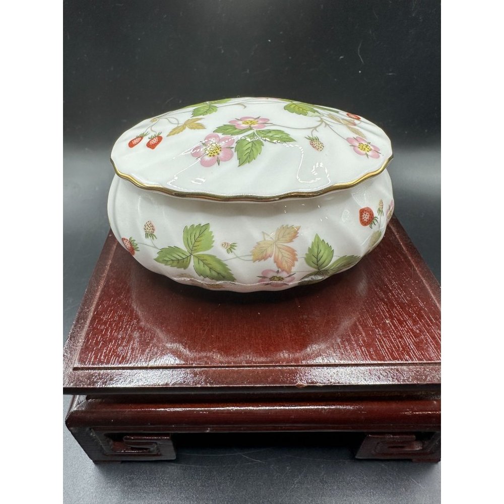 Wedgwood Wild Strawberry Pattern Bone China Oval Lidded Trinket Dish England